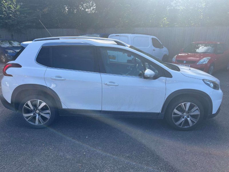 White 2016 Peugeot 2008 1.6 BlueHDi Allure SUV 5dr Diesel Manual Euro 6 100 ps in Rustington