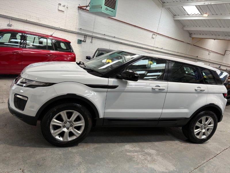 White Land Rover Range Rover Evoque 2.0 eD4 SE Tech SUV 5dr Diesel Manual FWD Euro 6 s/s 150 ps