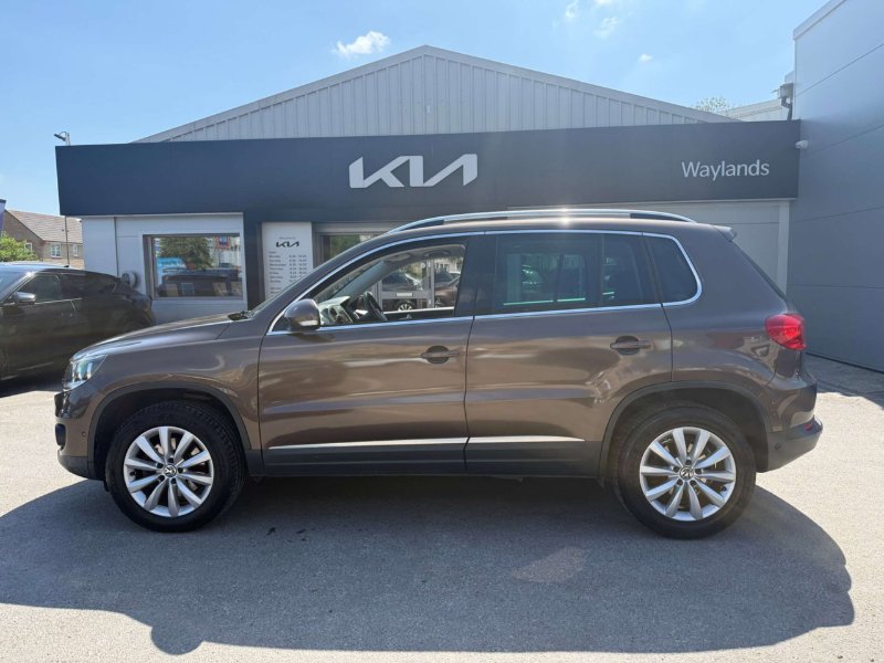 Volkswagen Tiguan 2.0 TDI BlueMotion Tech Match SUV 5dr Diesel DSG 4WD Euro 5 s/s 140 ps for sale in Rustington