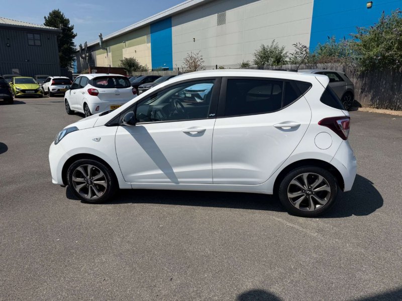 White 2019 Hyundai i10 1.0 Play Hatchback 5dr Petrol Manual Euro 6 67 ps in Rustington