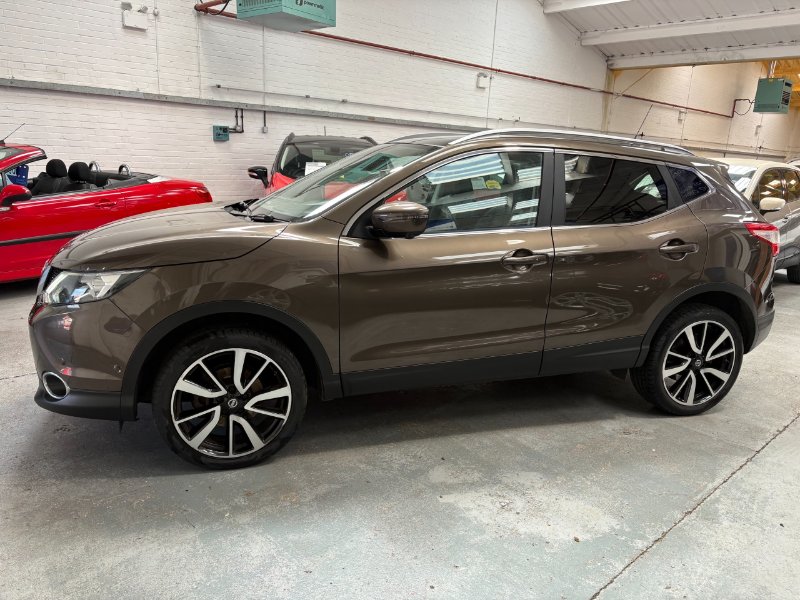 Bronze Nissan Qashqai 1.5 dCi Tekna SUV 5dr Diesel Manual 2WD Euro 6 s/s 110 ps
