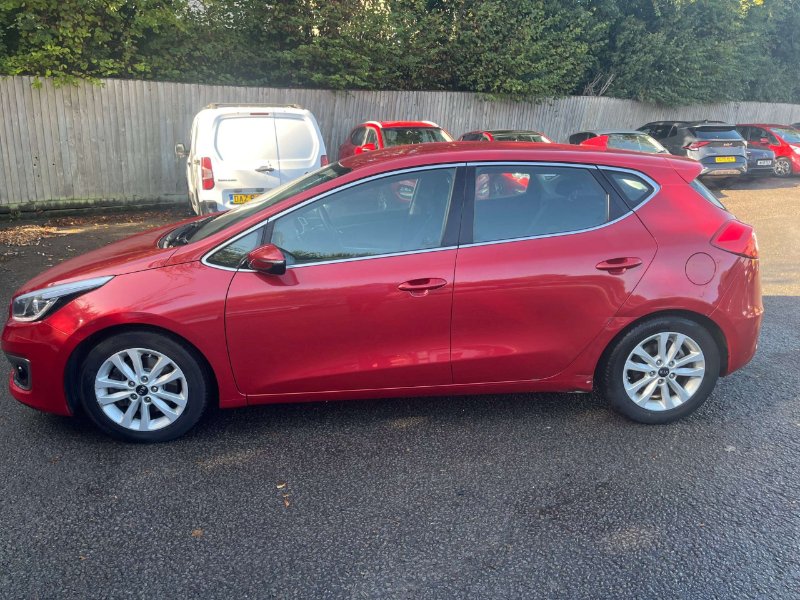 Red Kia Ceed 1.6 GDi 2 Hatchback 5dr Petrol Manual Euro 6 s/s 133 bhp