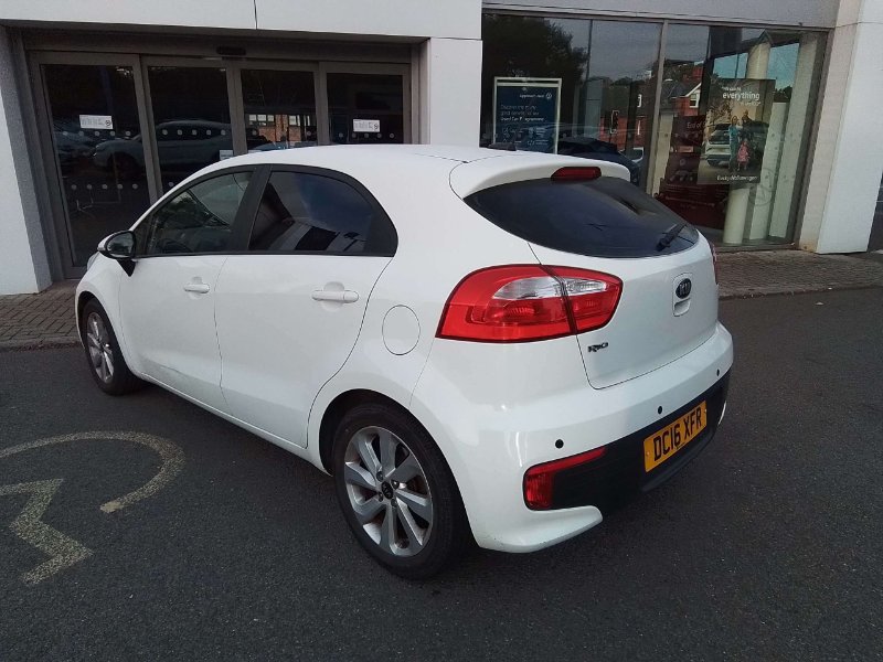 White Kia Rio 1.25 2 Hatchback 5dr Petrol Manual Euro 6 84 bhp