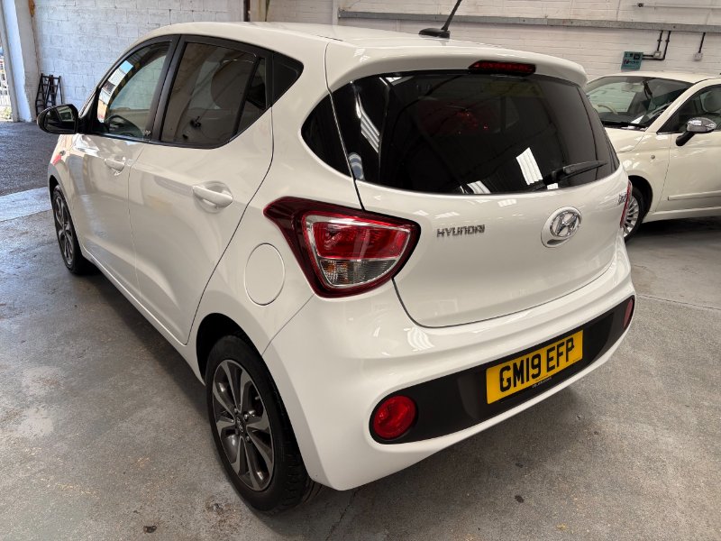 White Hyundai i10 1.0 Play Hatchback 5dr Petrol Manual Euro 6 67 ps