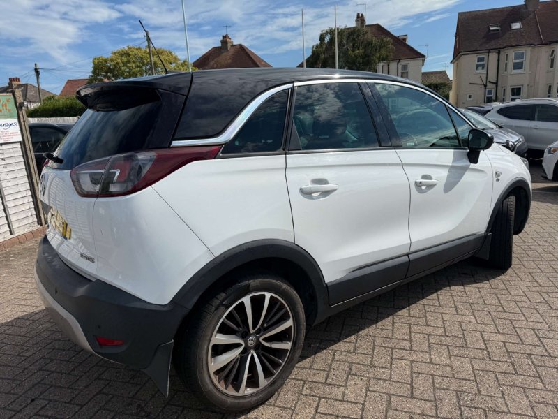 White 2017 Vauxhall Crossland X 1.2 Turbo ecoTEC Elite SUV 5dr Petrol Manual Euro 6 s/s 110 ps in Rustington