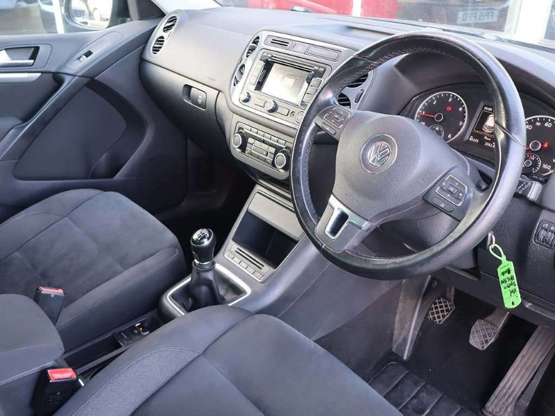 Black Volkswagen Tiguan 2.0 TDI BlueMotion Tech Match SUV 5dr Diesel Manual 4WD Euro 5 s/s 140 ps