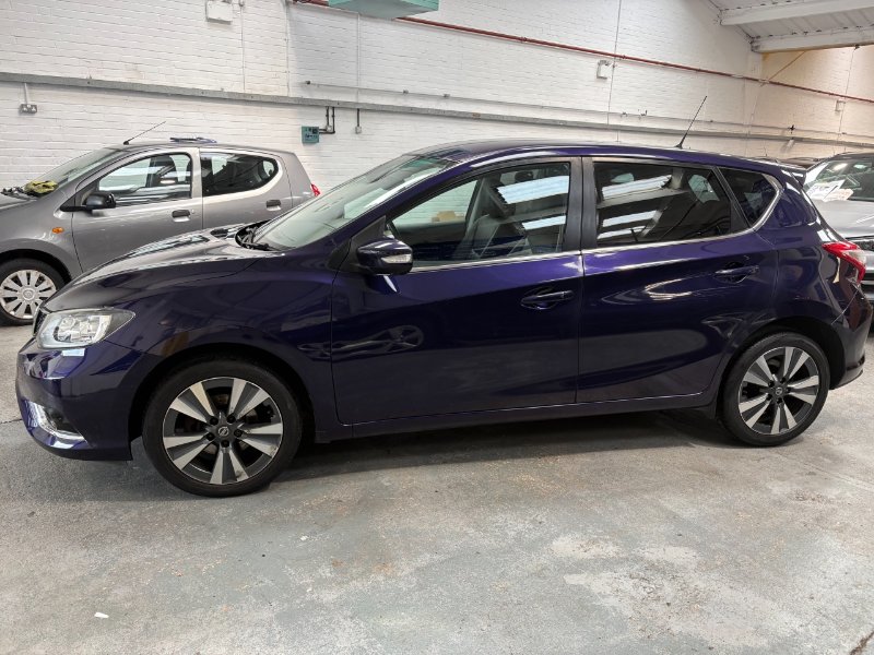 Blue Nissan Pulsar 1.2 DIG-T Tekna Hatchback 5dr Petrol XTRON Euro 6 s/s 115 ps